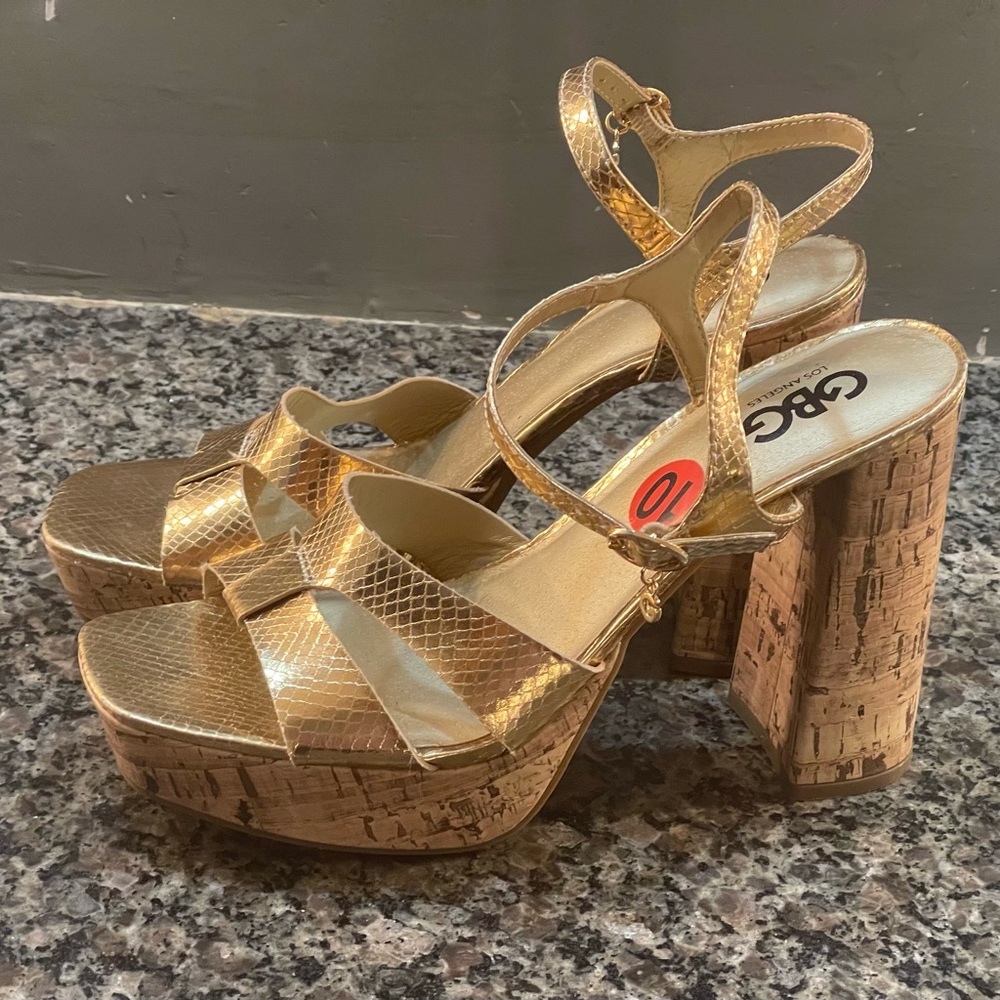 GBG by Guess Gold Metallic Platform Sandals Size 10